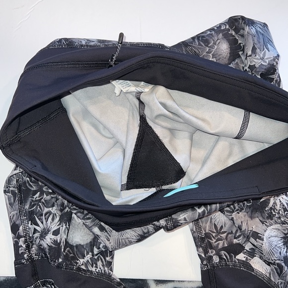 Lululemon Pants Womens 6 Run Inspire Crop Athletic Capri Activewear Floral Print - Picture 12 of 15